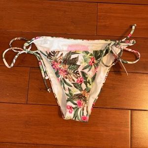 Victoria’s Secret pink and white floral Bikini Bottoms x-small
